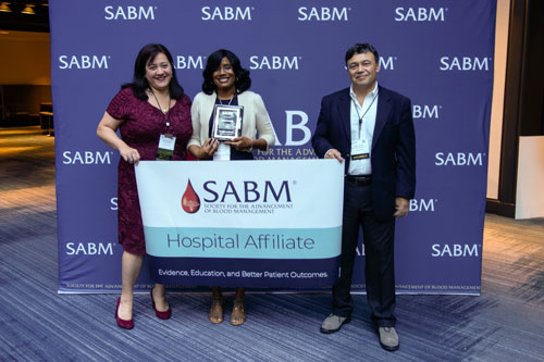 Representatives from SABM awarding a hospital affiliate certification to representatives from Temple University